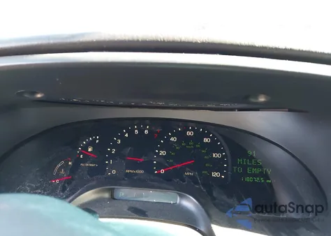 1999 Lincoln Continental z USA, uszkodzony, nr VIN 1LNHM97V7XY609915